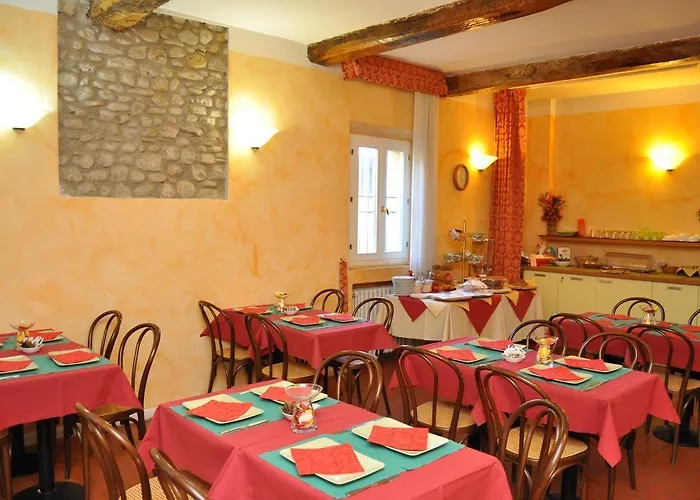 卡韦基亚酒店 3* 萨索马可尼